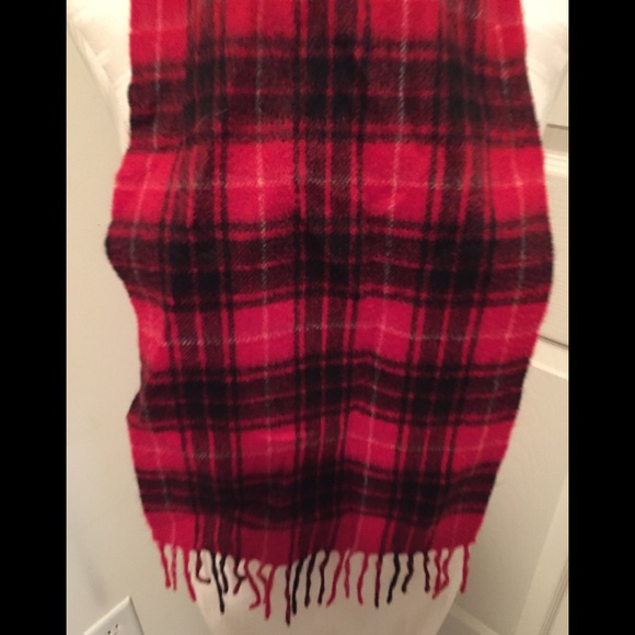 100% cashmere men’s scarf Target print ad item..